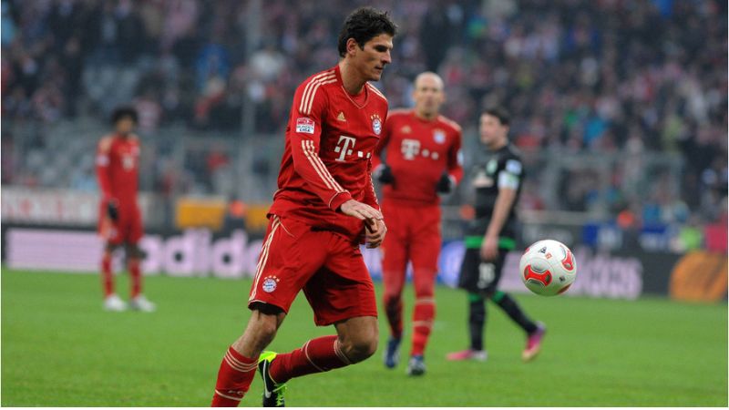 Mario Gomez ghi 12 bàn thắng sau 12 lần ra sân tại đấu trường Champions League